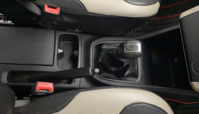 2022 Renault TRIBER RXZ AMT, Petrol, Automatic, 26,341 km, Gear Lever