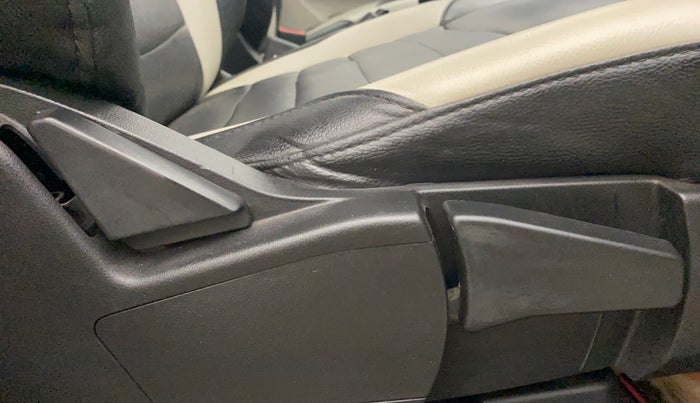 2022 Renault TRIBER RXZ AMT, Petrol, Automatic, 26,341 km, Driver Side Adjustment Panel