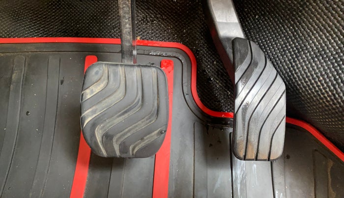 2022 Renault TRIBER RXZ AMT, Petrol, Automatic, 26,341 km, Pedals