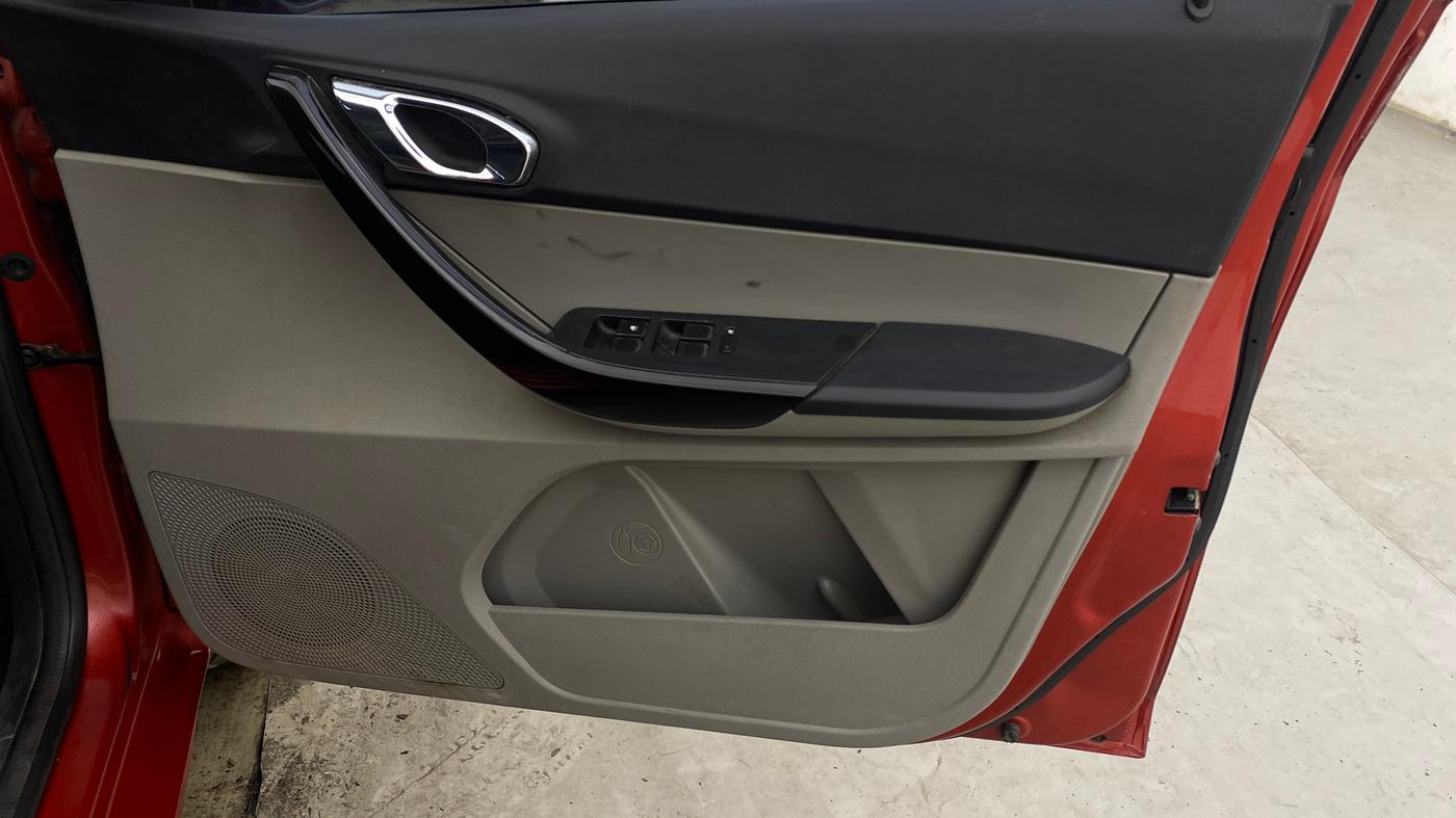 2019 Tata Tiago XZ PETROL, Petrol, Manual, 65,317 km, Driver Side Door Panels Control