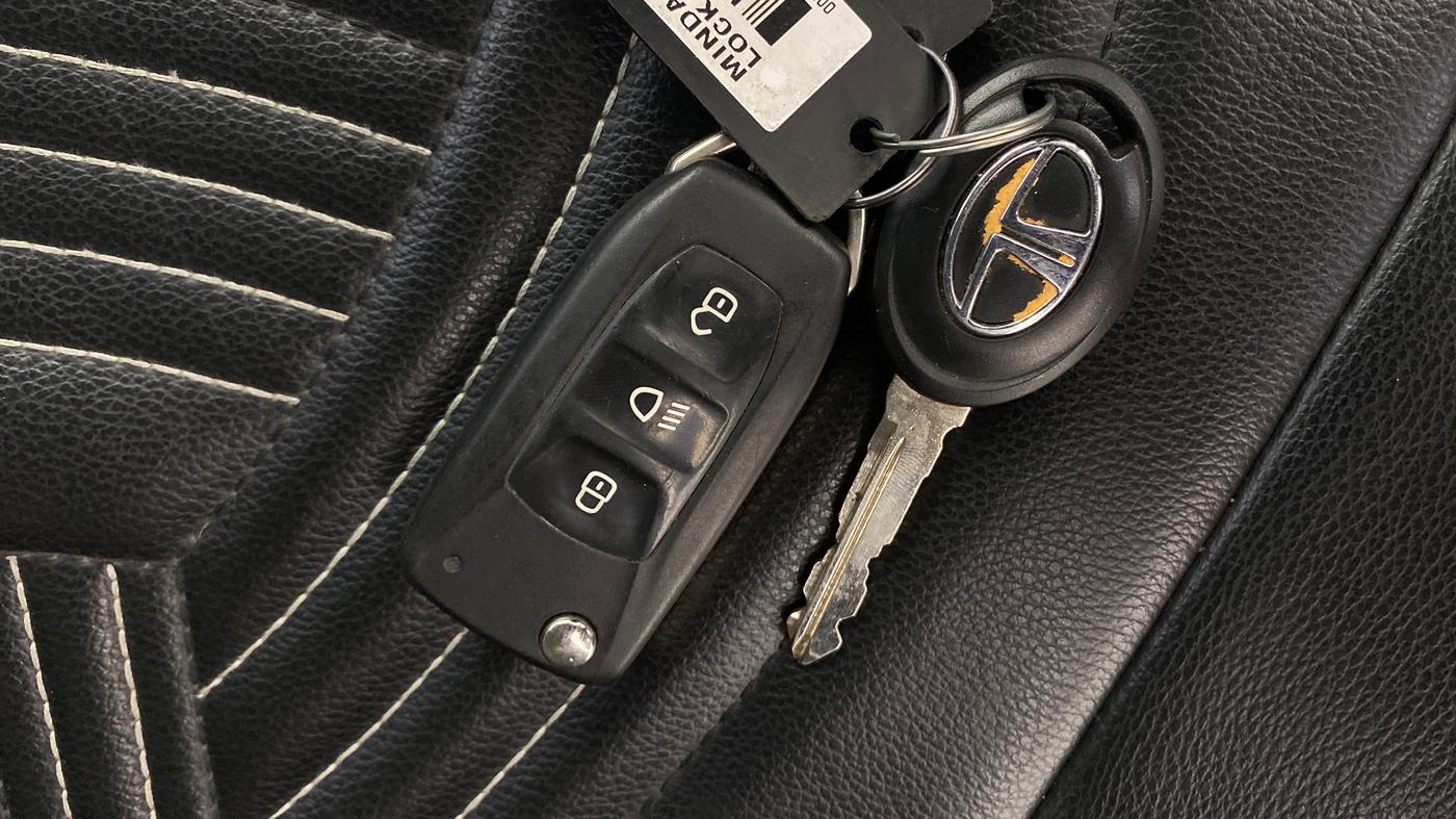 2019 Tata Tiago XZ PETROL, Petrol, Manual, 65,317 km, Key Close Up