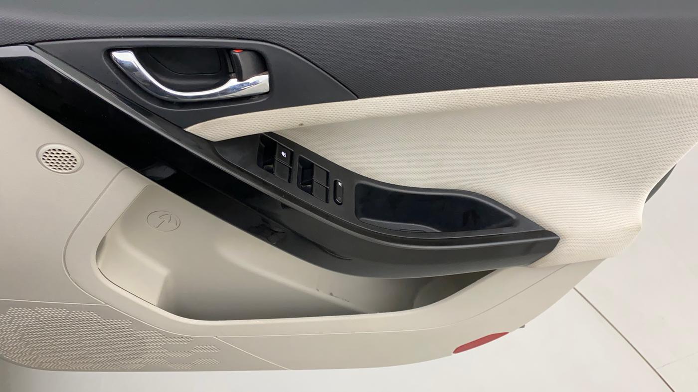 2021 Tata NEXON XZ PLUS PETROL SUNROOF, Petrol, Manual, 50,554 km, Driver Side Door Panels Control