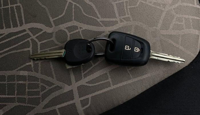 2016 Hyundai Grand i10 SPORTZ 1.1 CRDI, Diesel, Manual, 1,06,501 km, Key Close Up