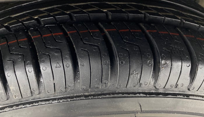 2016 Hyundai Grand i10 SPORTZ 1.1 CRDI, Diesel, Manual, 1,06,501 km, Left Rear Tyre Tread