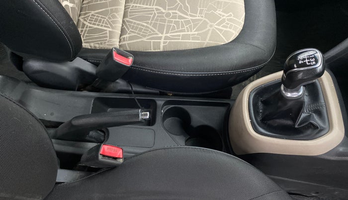 2016 Hyundai Grand i10 SPORTZ 1.1 CRDI, Diesel, Manual, 1,06,501 km, Gear Lever