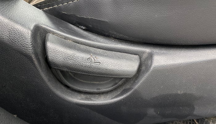 2016 Hyundai Grand i10 SPORTZ 1.1 CRDI, Diesel, Manual, 1,06,501 km, Driver Side Adjustment Panel