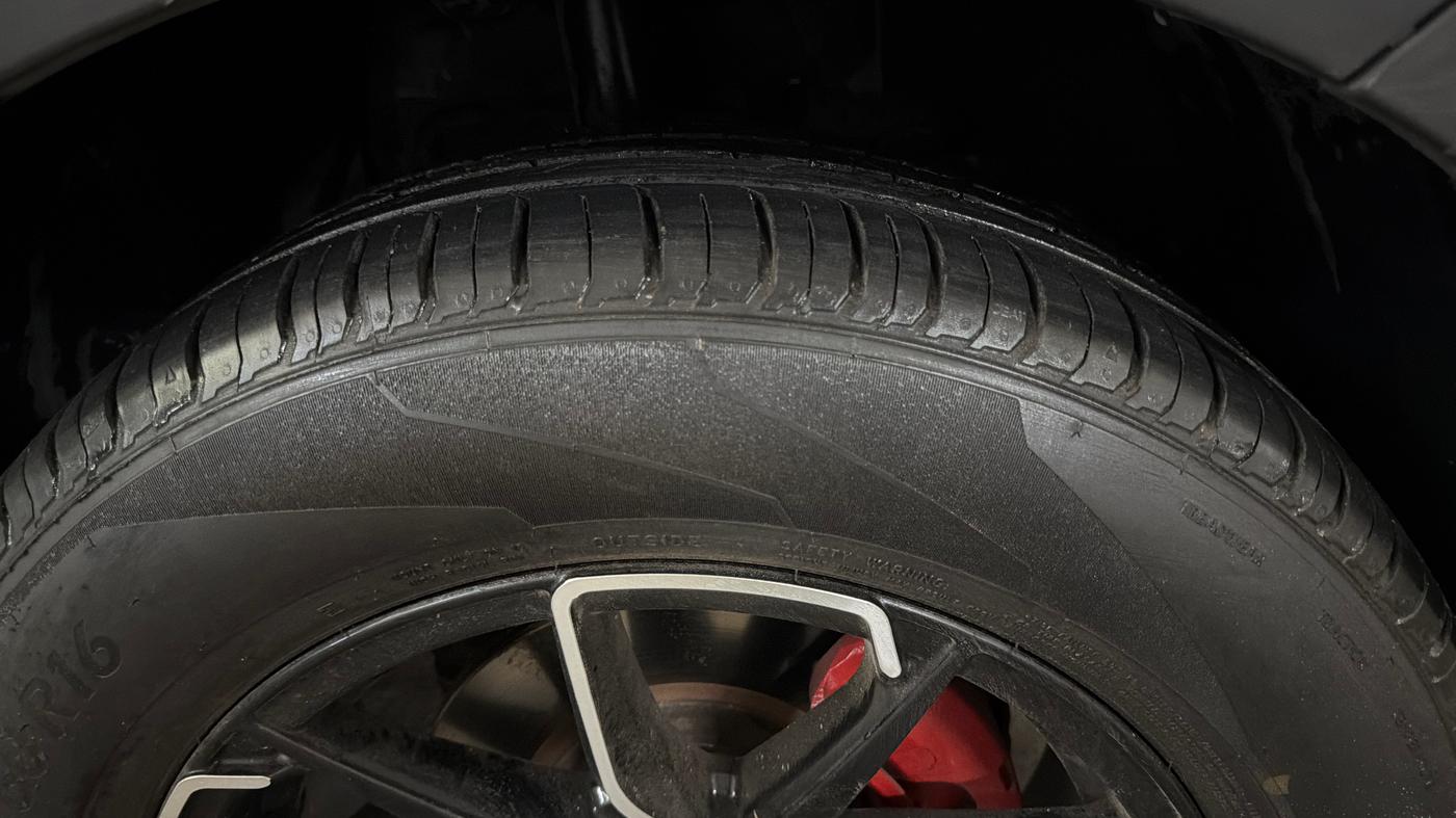 2021 Tata NEXON XE PETROL, Petrol, Manual, 97,080 km, Right Front Tyre Tread