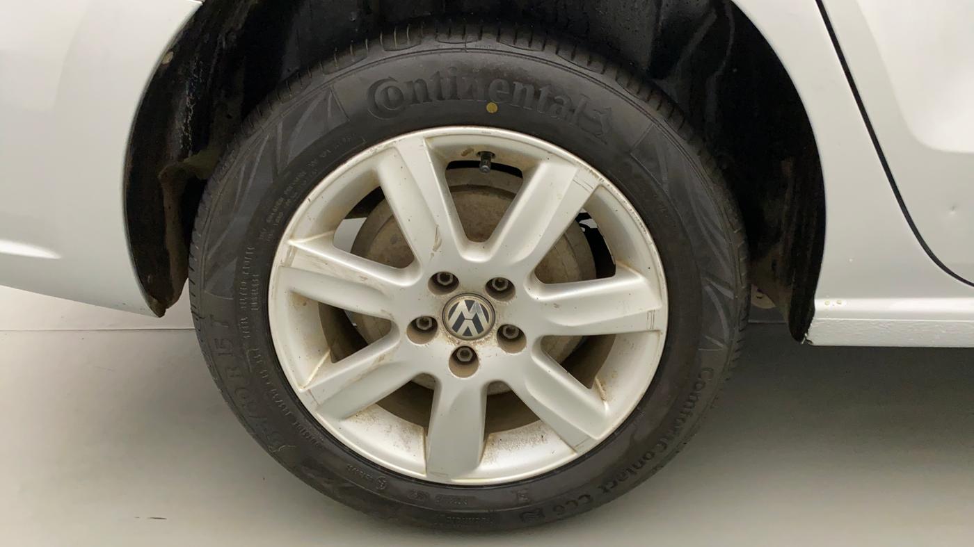 2012 Volkswagen Vento HIGHLINE 1.6 MPI, Petrol, Manual, 63,550 km, Right Rear Wheel