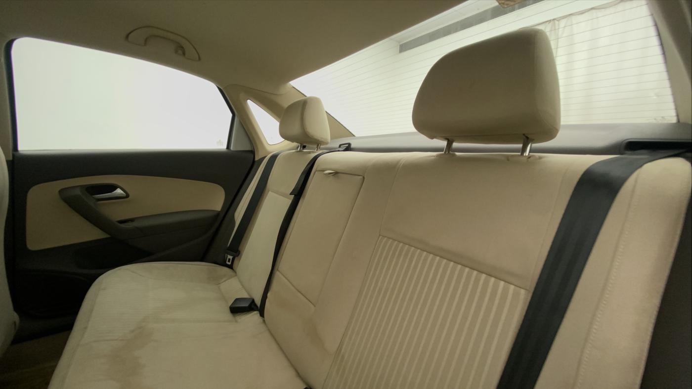 2012 Volkswagen Vento HIGHLINE 1.6 MPI, Petrol, Manual, 63,550 km, Right Side Rear Door Cabin