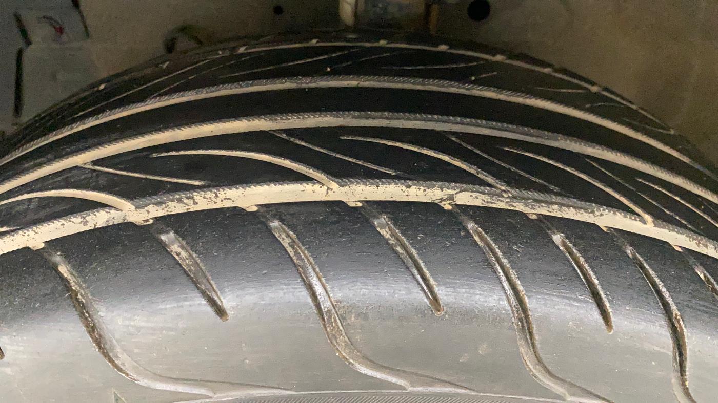 2013 Maruti Swift Dzire VXI, Petrol, Manual, 63,879 km, Left Front Tyre Tread