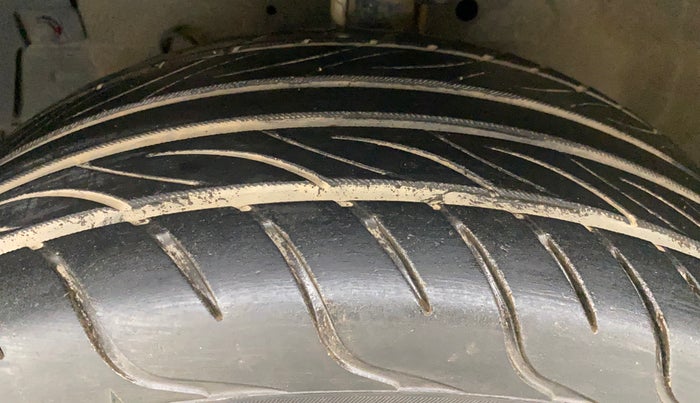 2013 Maruti Swift Dzire VXI, Petrol, Manual, 63,879 km, Left Front Tyre Tread