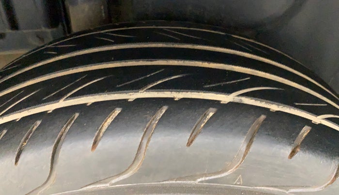 2013 Maruti Swift Dzire VXI, Petrol, Manual, 63,879 km, Right Rear Tyre Tread