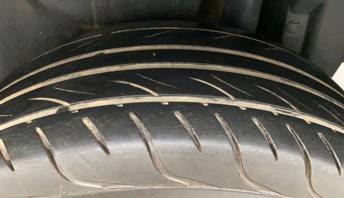 2013 Maruti Swift Dzire VXI, Petrol, Manual, 63,879 km, Left Rear Tyre Tread