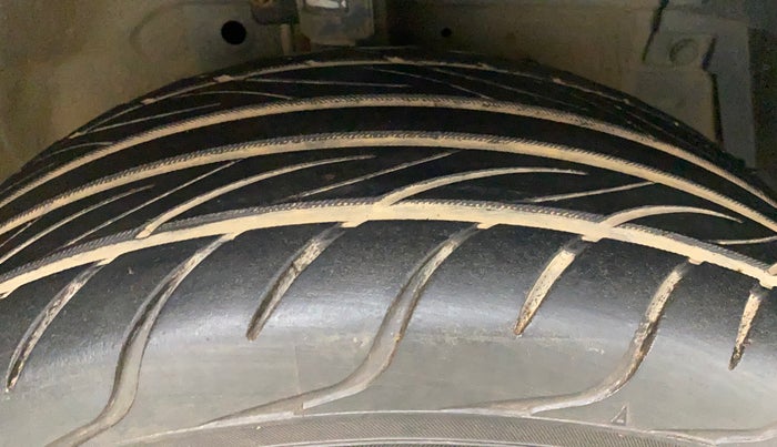 2013 Maruti Swift Dzire VXI, Petrol, Manual, 63,879 km, Right Front Tyre Tread