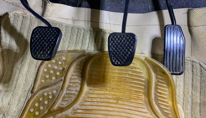 2015 Honda Amaze 1.2L I-VTEC S, CNG, Manual, 30,174 km, Pedals