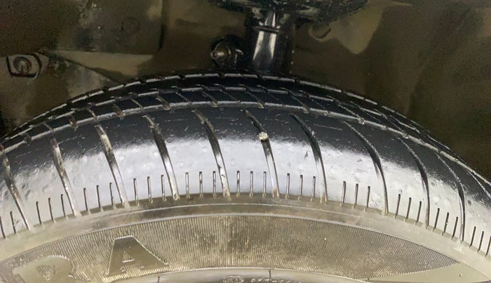 2015 Honda Amaze 1.2L I-VTEC S, CNG, Manual, 30,174 km, Left Front Tyre Tread