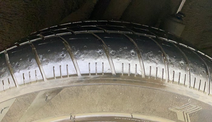 2015 Honda Amaze 1.2L I-VTEC S, CNG, Manual, 30,174 km, Left Rear Tyre Tread