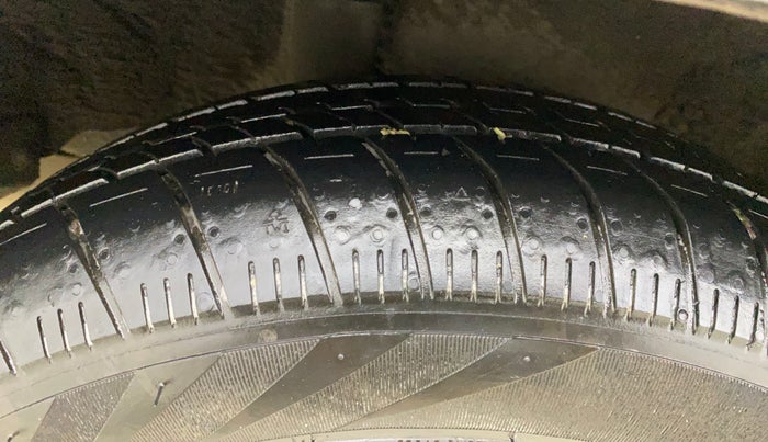 2015 Honda Amaze 1.2L I-VTEC S, CNG, Manual, 30,174 km, Right Rear Tyre Tread