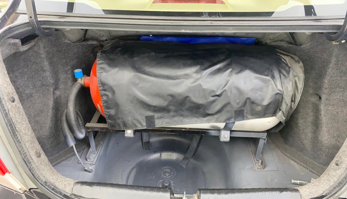 2015 Honda Amaze 1.2L I-VTEC S, CNG, Manual, 30,174 km, Boot Inside