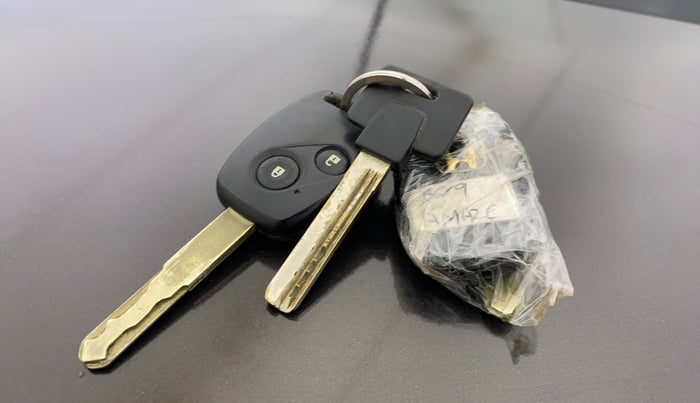 2015 Honda Amaze 1.2L I-VTEC S, CNG, Manual, 30,174 km, Key Close Up