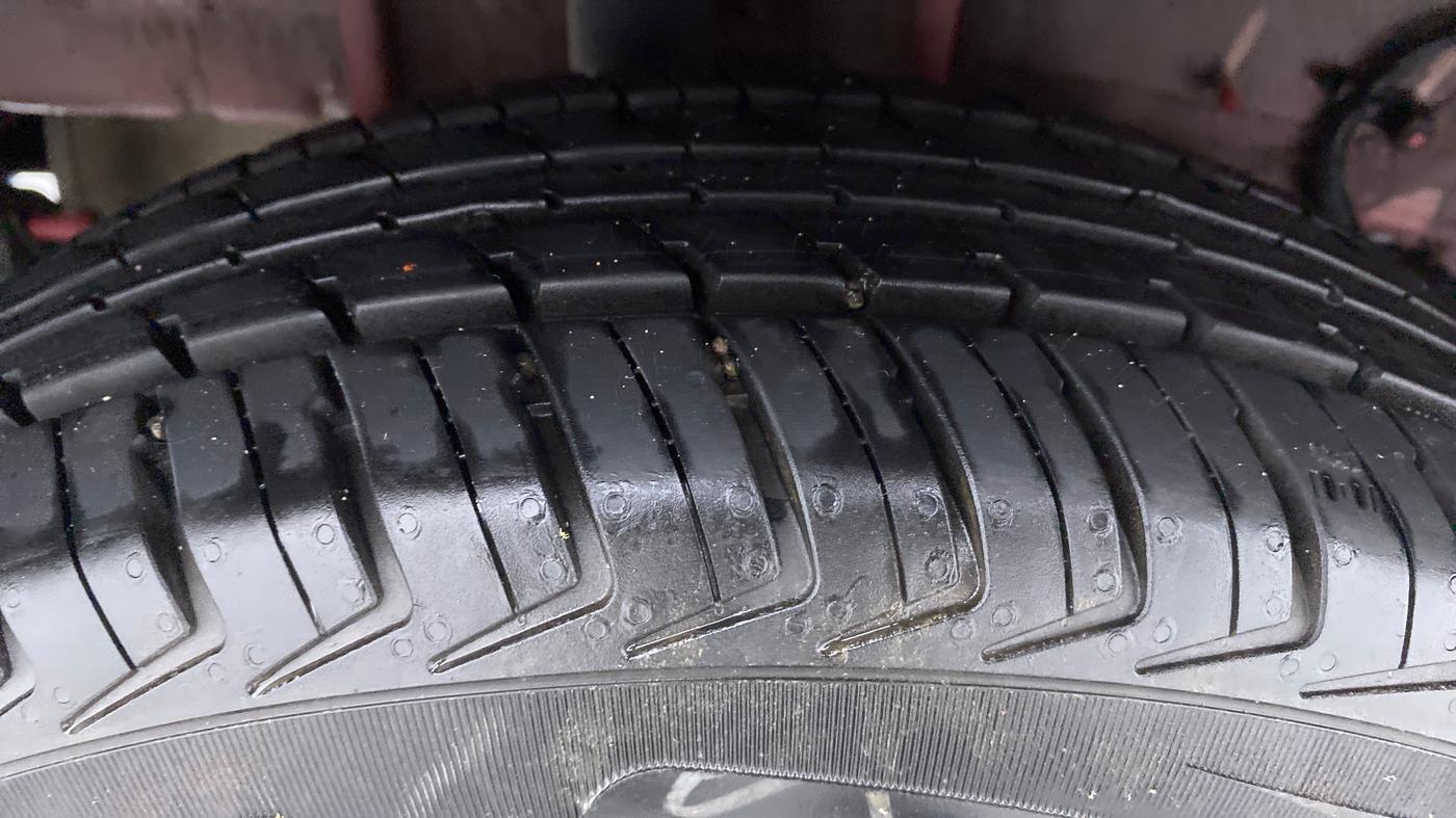 2019 Tata Tiago XE 1.2 REVOTRON, Petrol, Manual, 7,114 km, Right Rear Tyre Tread