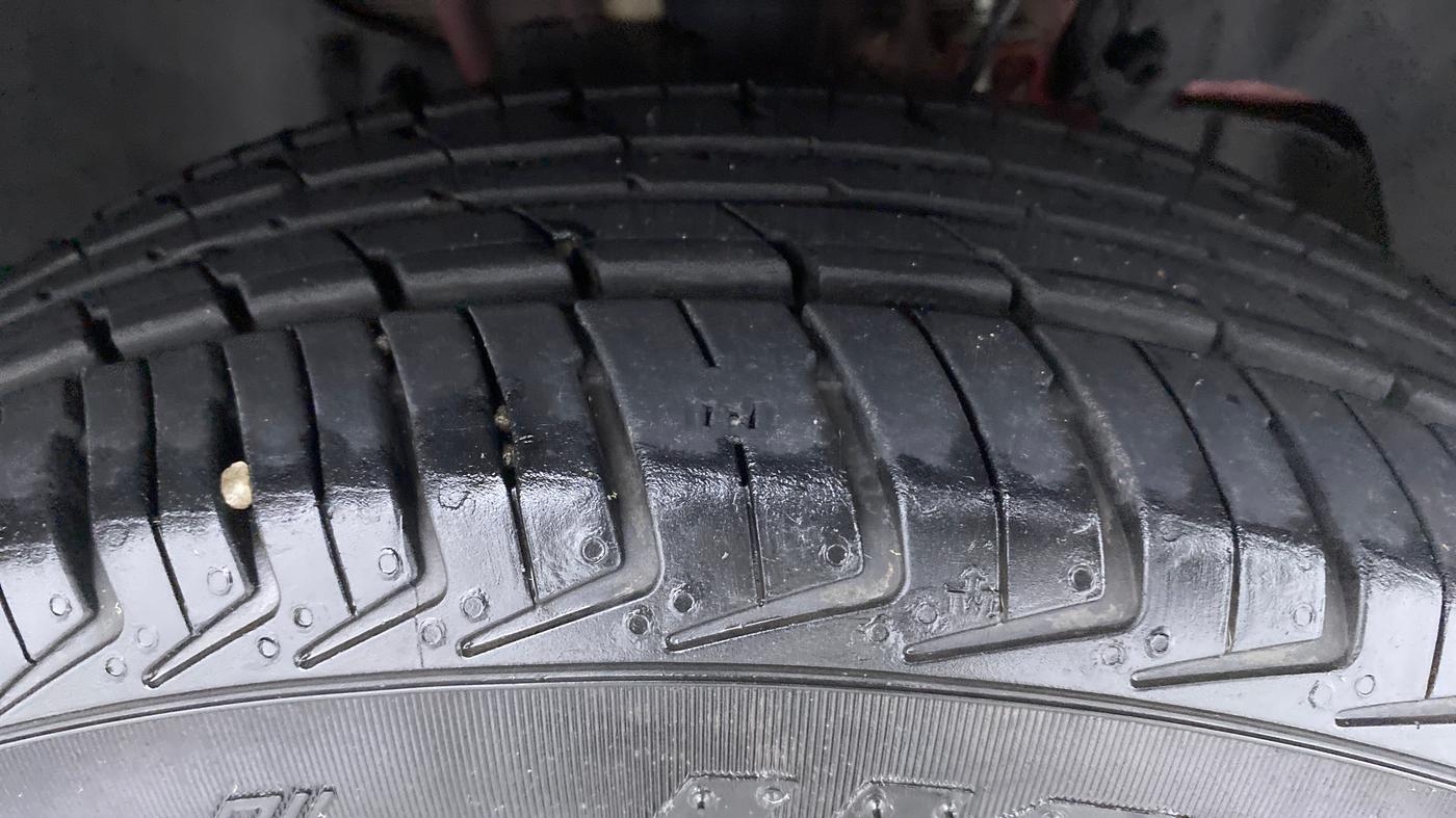 2019 Tata Tiago XE 1.2 REVOTRON, Petrol, Manual, 7,114 km, Right Front Tyre Tread