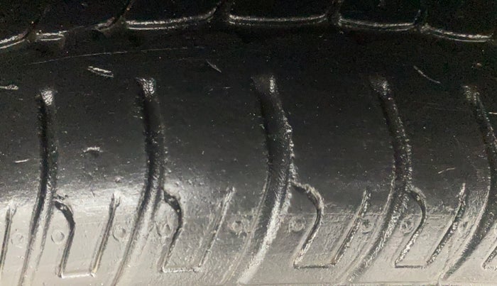 2017 Maruti Wagon R 1.0 VXI, Petrol, Manual, 35,617 km, Right Front Tyre Tread