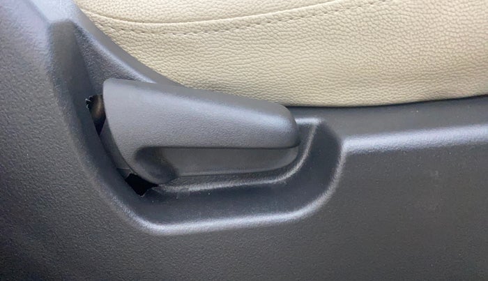 2017 Maruti Wagon R 1.0 VXI, Petrol, Manual, 35,617 km, Driver Side Adjustment Panel