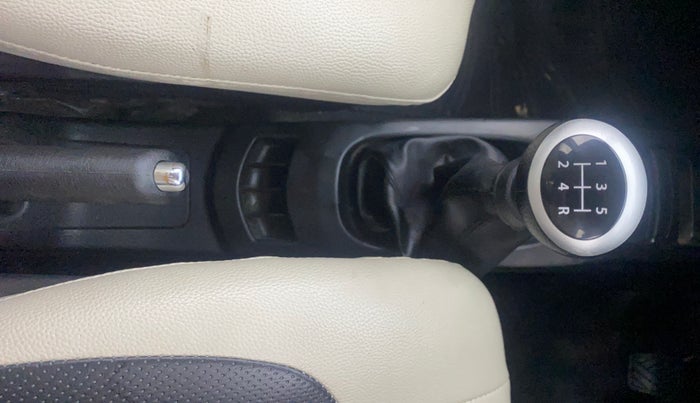 2017 Maruti Wagon R 1.0 VXI, Petrol, Manual, 35,617 km, Gear Lever