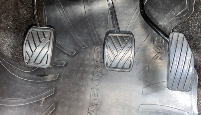 2017 Maruti Wagon R 1.0 VXI, Petrol, Manual, 35,617 km, Pedals