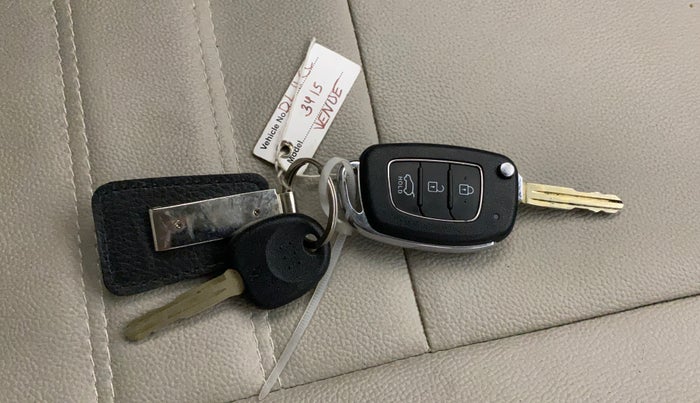 2020 Hyundai VENUE SX 1.0 TURBO, Petrol, Manual, 26,532 km, Key Close Up