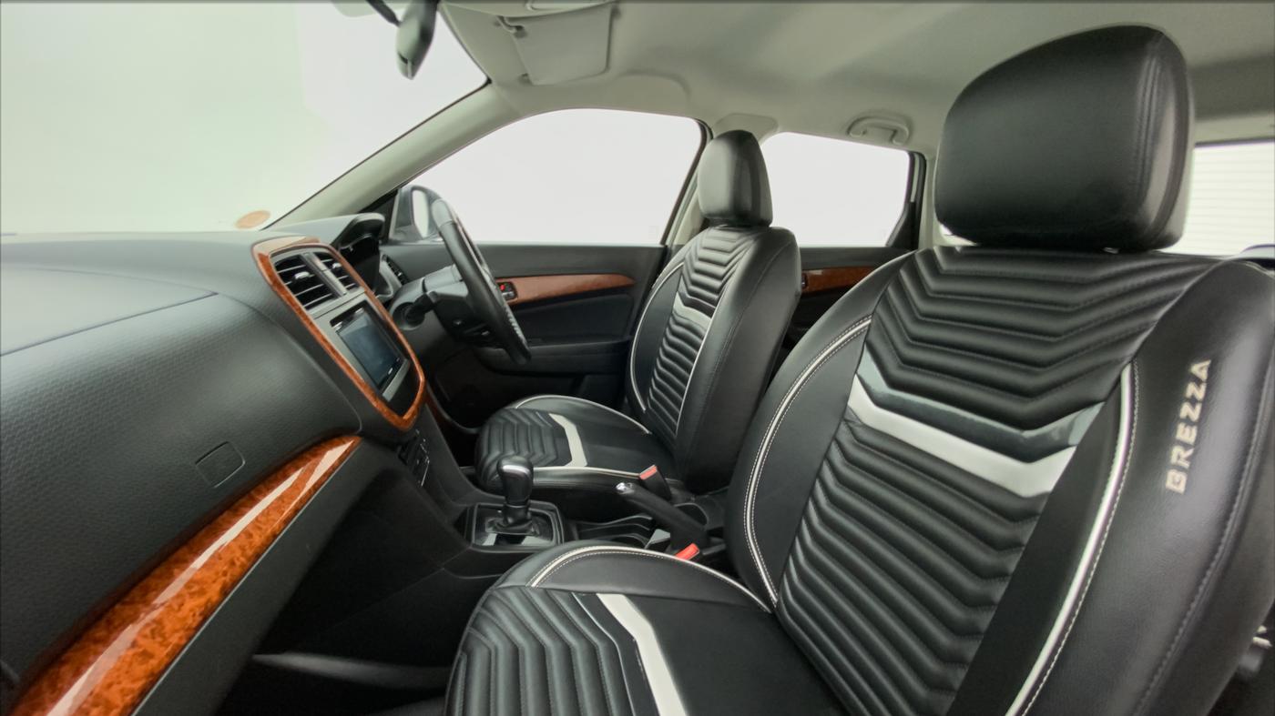 2019 Maruti Vitara Brezza ZDI AMT, Diesel, Automatic, 94,202 km, Right Side Front Door Cabin