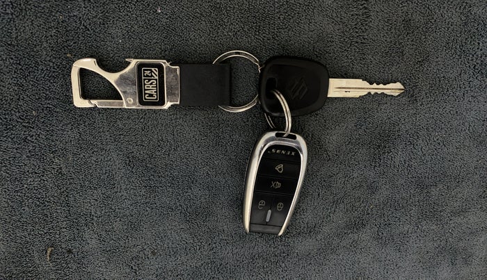 2023 Maruti Eeco 5 STR AC, Petrol, Manual, 11,798 km, Key Close Up