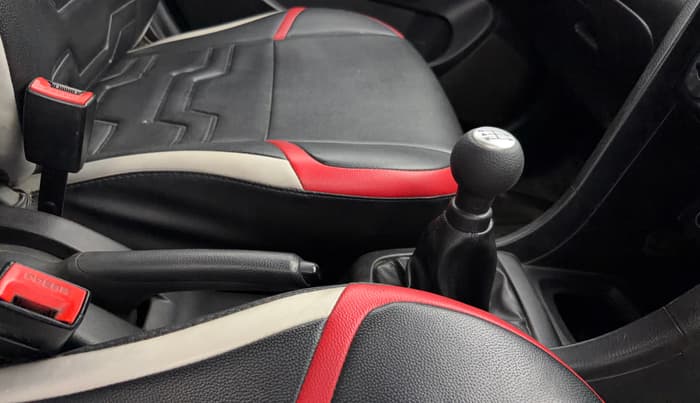 2017 Maruti Swift LXI (O), Petrol, Manual, 64,615 km, Gear Lever