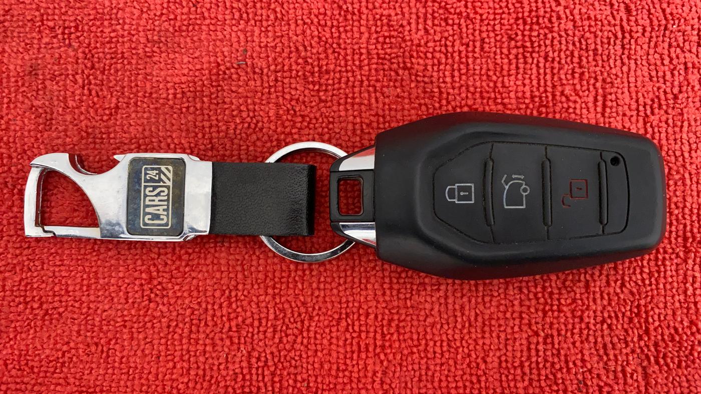 2019 Mahindra XUV500 W11 (O) AT, Diesel, Automatic, 29,100 km, Key Close Up