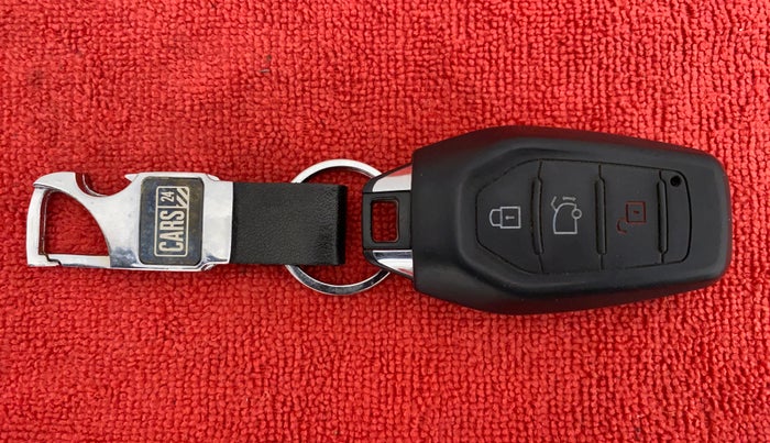 2019 Mahindra XUV500 W11 (O) AT, Diesel, Automatic, 29,100 km, Key Close Up
