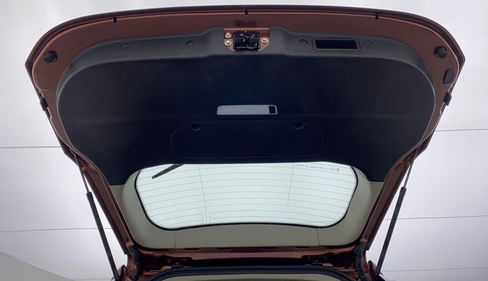 2019 Mahindra XUV500 W11 (O) AT, Diesel, Automatic, 29,100 km, Boot Door Open