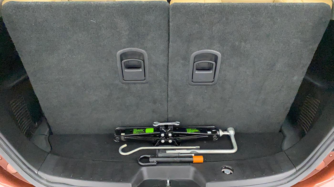2019 Mahindra XUV500 W11 (O) AT, Diesel, Automatic, 29,100 km, Boot Inside