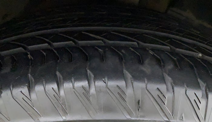 2019 Mahindra XUV500 W11 (O) AT, Diesel, Automatic, 29,100 km, Right Front Tyre Tread