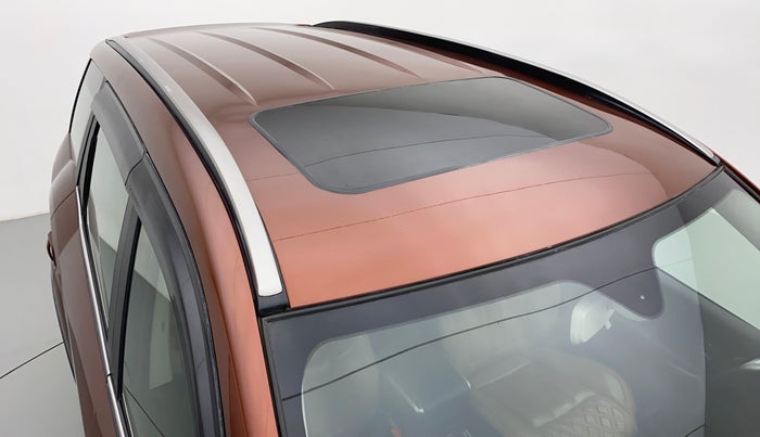2019 Mahindra XUV500 W11 (O) AT, Diesel, Automatic, 29,100 km, Roof