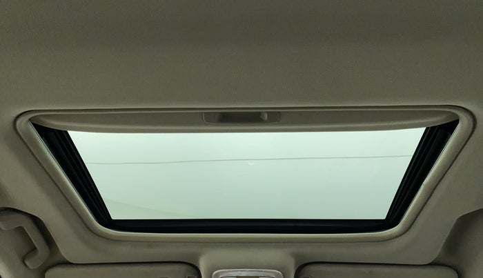 2019 Mahindra XUV500 W11 (O) AT, Diesel, Automatic, 29,100 km, Moonroof/ Sunroof