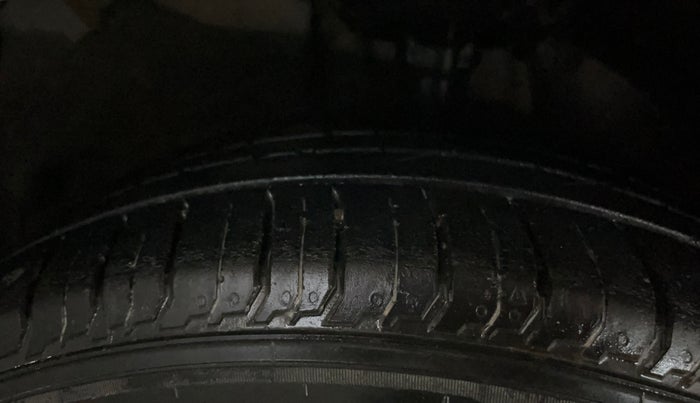 2023 Hyundai NEW I20 SPORTZ 1.2 MT, Petrol, Manual, 26,072 km, Right Front Tyre Tread