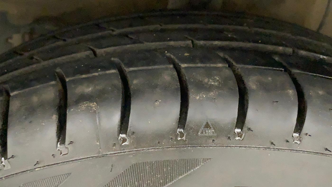 2019 Hyundai Grand i10 MAGNA AT 1.2 KAPPA VTVT, Petrol, Automatic, 42,652 km, Right Rear Tyre Tread