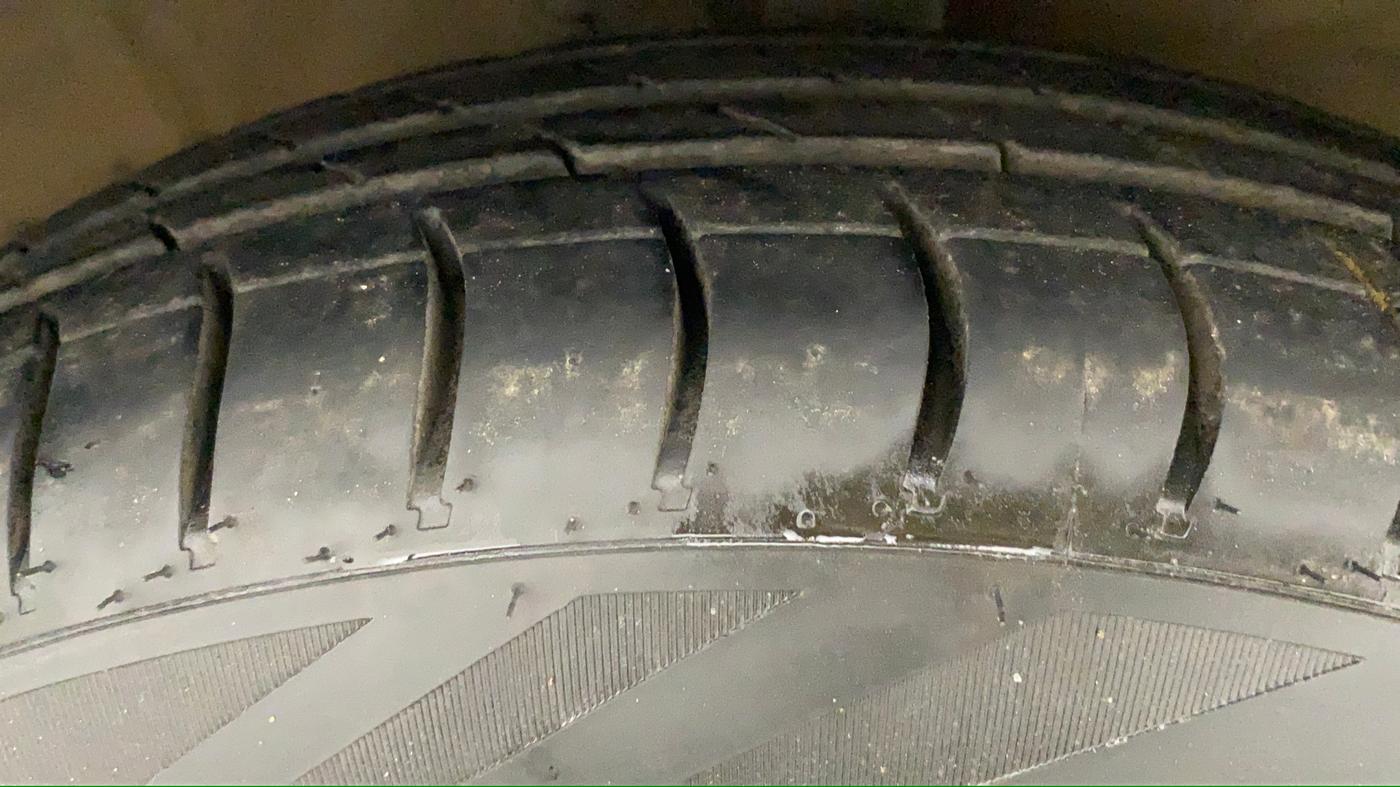 2019 Hyundai Grand i10 MAGNA AT 1.2 KAPPA VTVT, Petrol, Automatic, 42,652 km, Right Front Tyre Tread