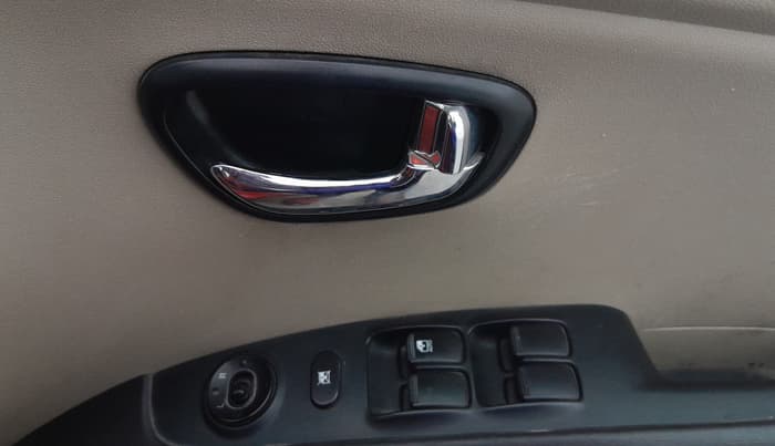 2012 Hyundai i10 MAGNA 1.2, Petrol, Manual, 87,950 km, Driver Side Door Panels Control