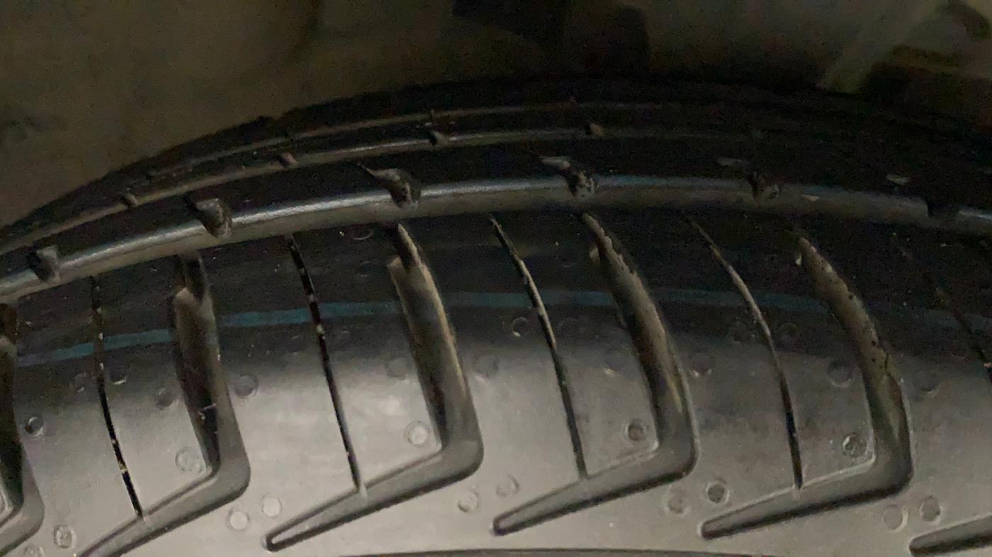 2010 Hyundai i10 MAGNA 1.2, Petrol, Manual, 1,12,101 km, Right Front Tyre Tread