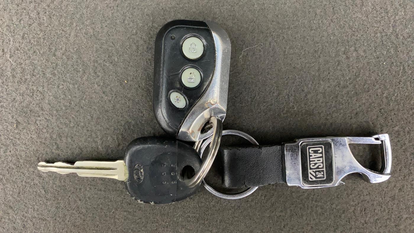 2010 Hyundai i10 MAGNA 1.2, Petrol, Manual, 1,12,101 km, Key Close Up
