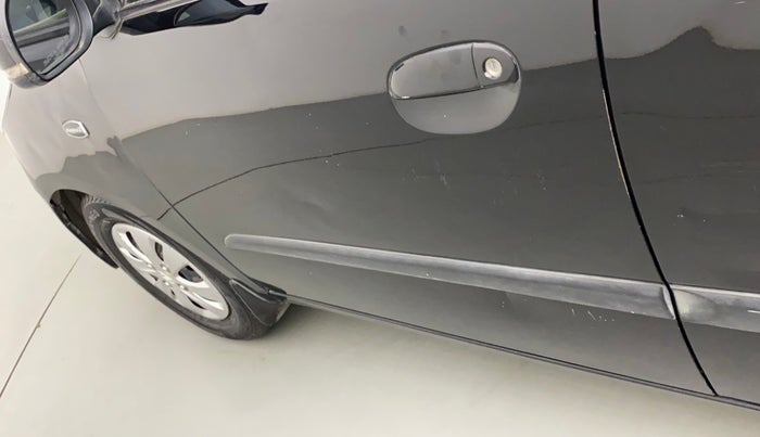 2010 Hyundai i10 MAGNA 1.2, Petrol, Manual, 1,12,101 km, Front passenger door - Slightly dented