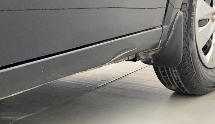 2010 Hyundai i10 MAGNA 1.2, Petrol, Manual, 1,12,101 km, Right running board - Slightly dented