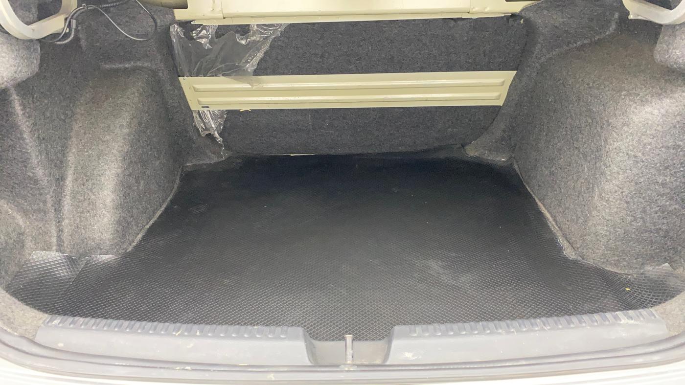 2012 Volkswagen Vento HIGHLINE DIESEL 1.6, Diesel, Manual, 79,013 km, Boot Inside